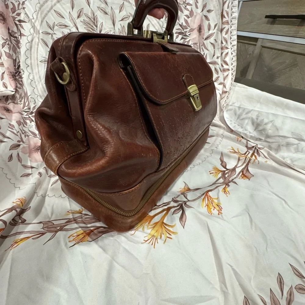 Classic Brown Distressed Leather Doctor Bag